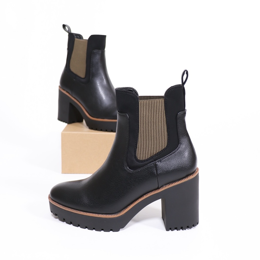 NWT Black Chelsea Boots by Chinese Laundry